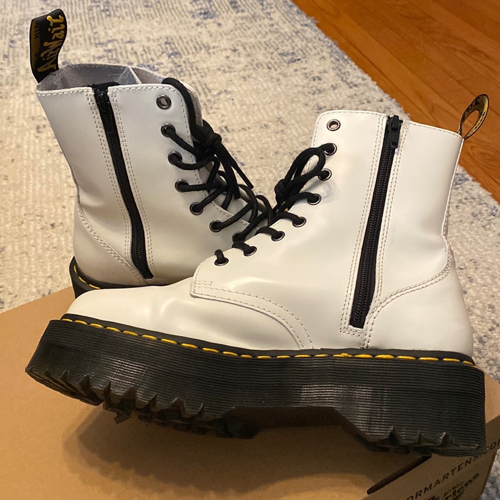 Dr. Martens Jadon Boot